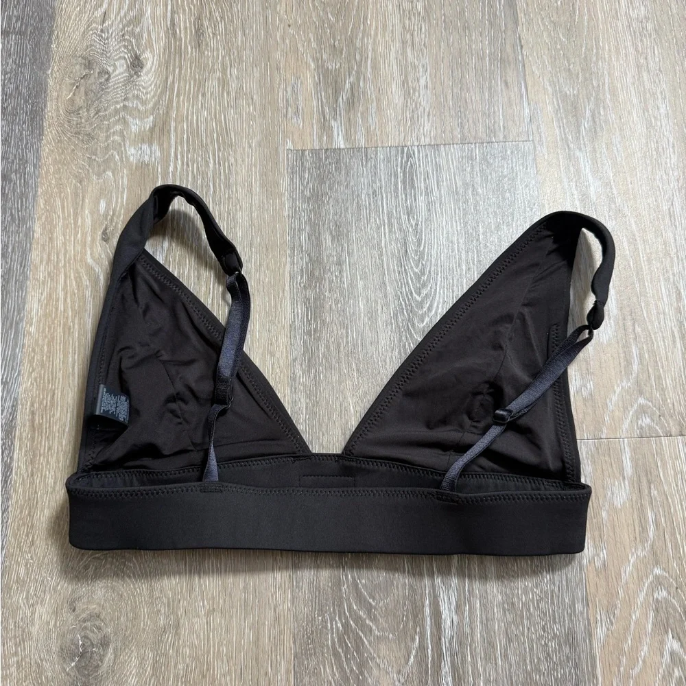 SKIMS Plunge Bikini Top in Onyx